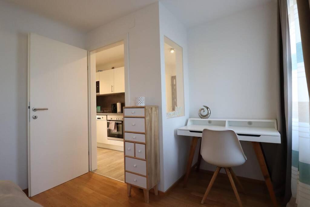 Brilliant View: Balcony Home, Modern, Stylish And Newly Renovated Wina Bagian luar foto