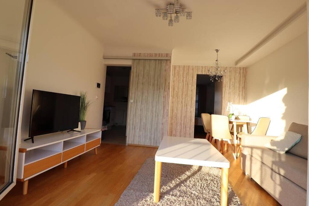 Brilliant View: Balcony Home, Modern, Stylish And Newly Renovated Wina Bagian luar foto