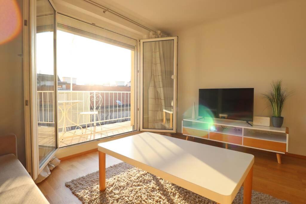 Brilliant View: Balcony Home, Modern, Stylish And Newly Renovated Wina Bagian luar foto