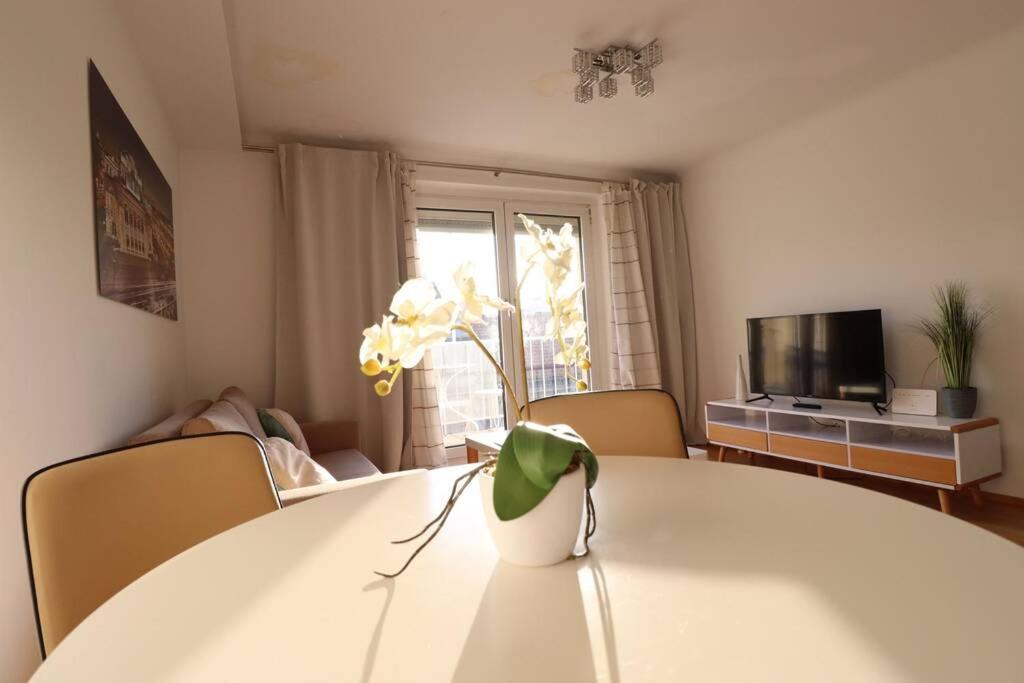 Brilliant View: Balcony Home, Modern, Stylish And Newly Renovated Wina Bagian luar foto