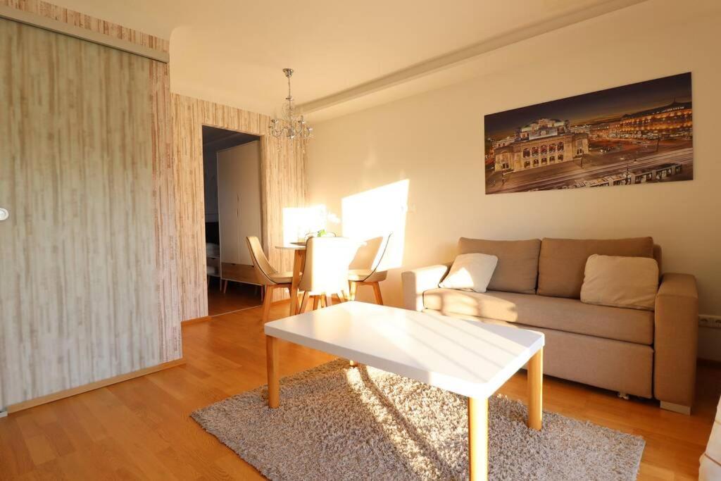 Brilliant View: Balcony Home, Modern, Stylish And Newly Renovated Wina Bagian luar foto